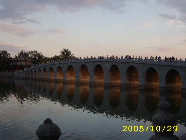 夕阳下的十七孔桥