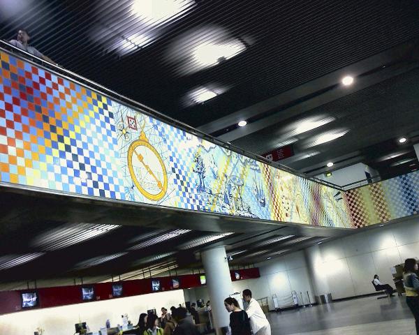 澳门机场的壁画很有意思--葡萄牙风格